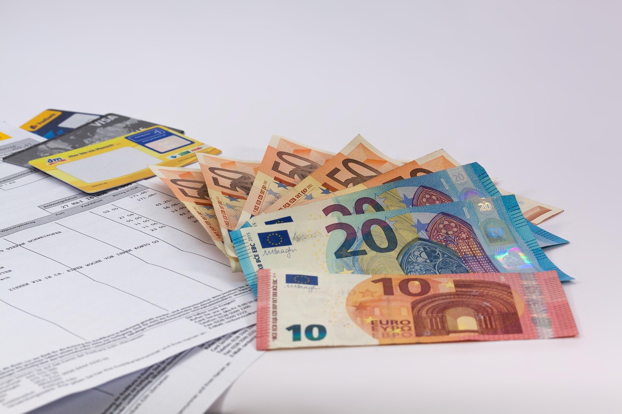 découvrez tout ce qu'il faut savoir sur le chèque : définition, utilisation, sécurité et conseils pratiques pour effectuer ou recevoir des paiements par chèque en toute confiance.